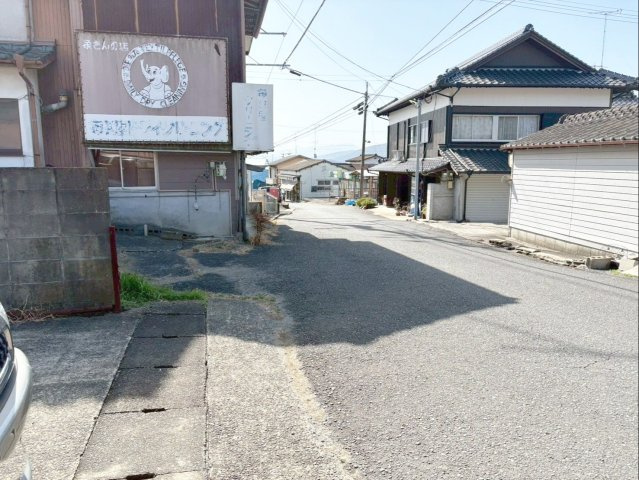 佐賀県杵島郡大町町 中古戸建の前面道路含む現地写真|車通りが比較的少なく安心感のある道路環境！