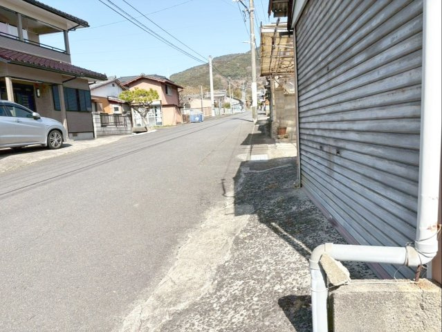 佐賀県杵島郡大町町 中古戸建の前面道路含む現地写真|交通量の少ない落ち着いた前面道路です！