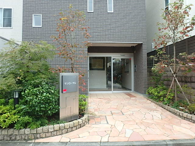 サンローヤルのエントランス