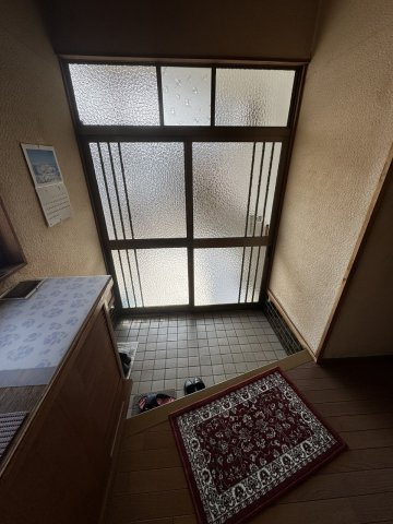 真田町長　中古住宅の玄関