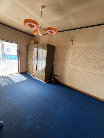 真田町長　中古住宅の洋室