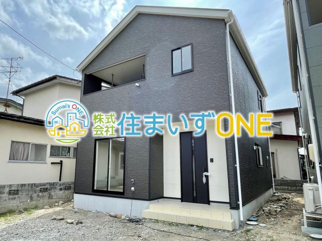 【外観】 | 【新築分譲住宅　～クレイドルガーデン～】 山形市江南　第25　☆全2棟☆ | 【Appearance】
堂々たる趣ながら、主張し過ぎずどこか余裕を感じさせるシャープなフォルムで佇む邸宅は、晴天の空と照らし合わせる事で、本来あるべき完成形の姿を見せてくれます。