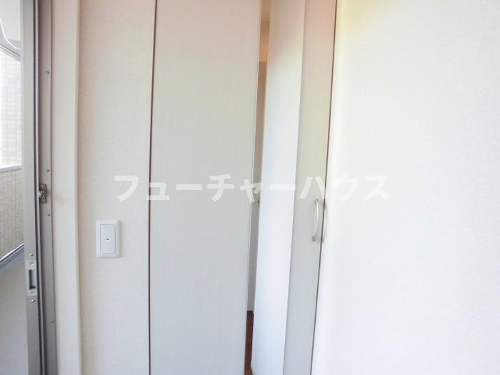 パークドオートム　Ｄの玄関