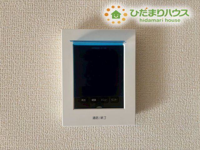 深谷市岡里　第3　新築一戸建て　リーブルガーデン　01のセキュリティ|来客の顔を室内からしっかり確認できる、TVモニターホンです！お子様がお留守番をしている際や、家事の手が離せない時でも、相手を確認してから対応できるため、防犯面でも非常に安心感があります♪
