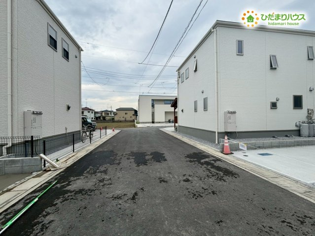 鴻巣市松原3期　新築戸建　リーブル03の前面道路含む現地写真
