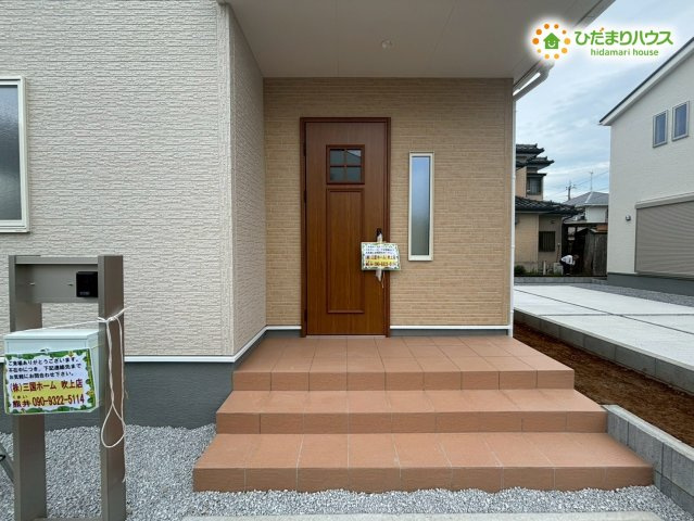 鴻巣市松原3期　新築戸建　リーブル03の玄関