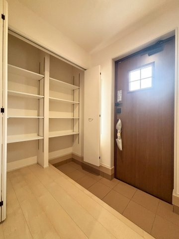 鴻巣市松原3期　新築戸建　リーブル03の玄関