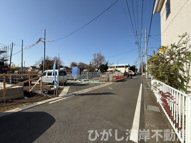 平塚市山下１丁目　新築戸建　全４棟の前面道路含む現地写真|3月5日撮影　建築中　現地外観