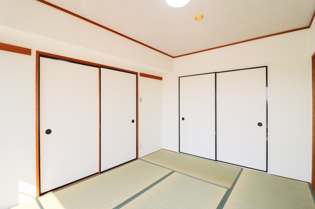 【Re Dream】ラポー桂の和室|やわらかな畳の香りが心地よい和室。陽当たりも良く、くつろぎの空間や寝室としても活用できます。

室内（2026年2月）撮影