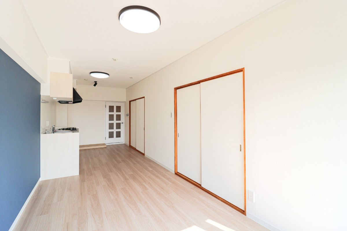 【Re Dream】ラポー桂の居間・リビング|開放感と採光にこだわった家族と過ごす時間を大切にしたい方にぴったりの明るくゆとりのある空間です。

室内（2026年2月）撮影