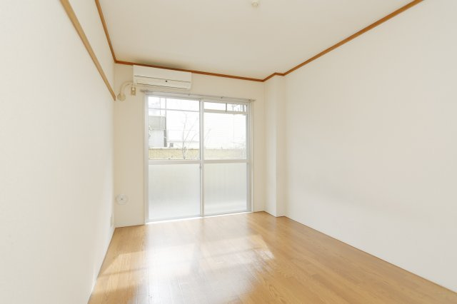 YKハイツの洋室