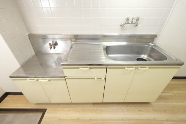 YKハイツのキッチン|コンロは残置物