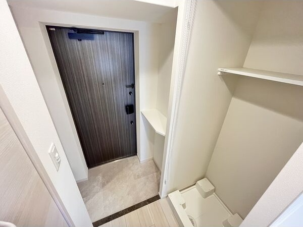 スプランディッド京橋EASTの玄関