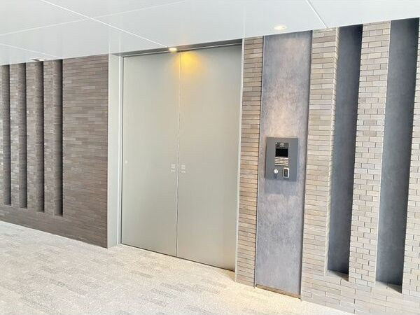 スプランディッド京橋EASTのエントランス