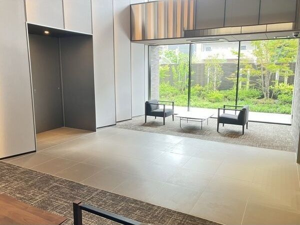 スプランディッド京橋EASTのロビー