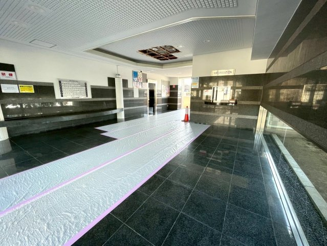 ◆２０２６年２月リフォーム完了◆広々とした庭付き◆角部屋３ＬＤＫ◆朝日プラザ伏見東のエントランス|エントランス