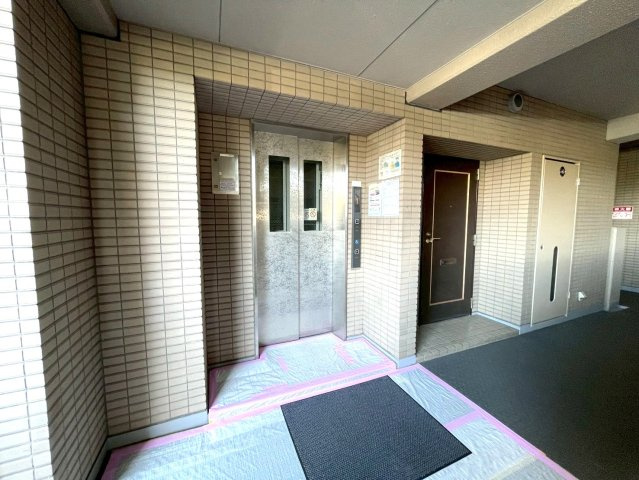 ◆２０２６年２月リフォーム完了◆広々とした庭付き◆角部屋３ＬＤＫ◆朝日プラザ伏見東のその他共用部分|エレベーター