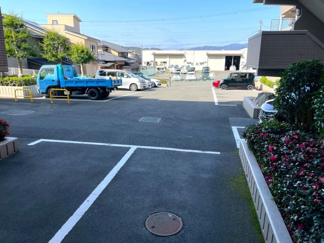 ◆２０２６年２月リフォーム完了◆広々とした庭付き◆角部屋３ＬＤＫ◆朝日プラザ伏見東の駐車場|駐車場