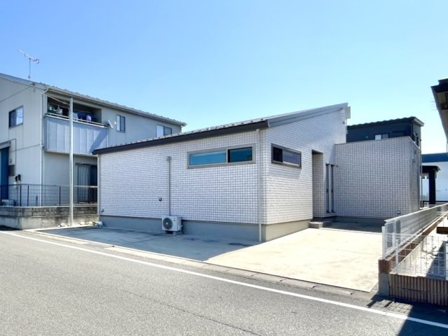 【中古戸建】伊勢崎市北千木町の外観|■外観|シンプルで洗練されたデザインは住まう人の色に染まり、個性を映し出します♪本日見学可能(*＾＾*)