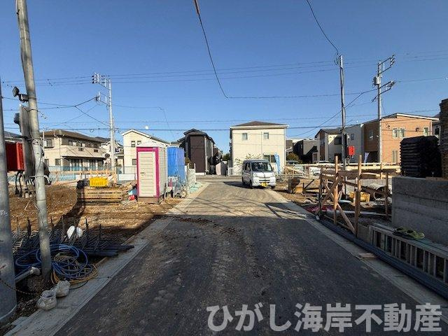平塚市山下１丁目　新築戸建　全４棟の前面道路含む現地写真|3月5日撮影　建築中　現地外観