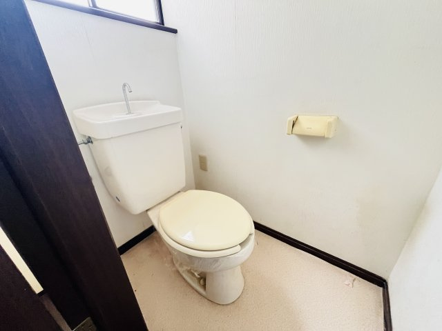【トイレ】 | 小川町大字大塚　中古戸建 | 2階トイレ