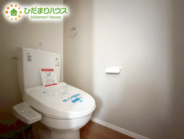 郡山市片平町1期　新築戸建のトイレ|温水洗浄便座なら、年中温かいので、安心して座ることができます。さらに、身体が冷えることもないため、便座カバーを付ける必要もありません。