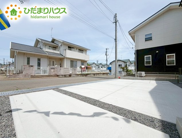 郡山市片平町1期　新築戸建の駐車場|時間がない時もらくらくと車の出し入れができる並列駐車場を完備！