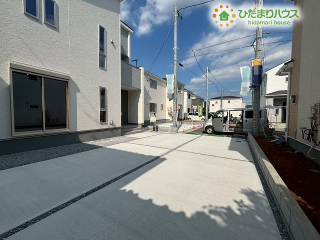 鴻巣市松原3期　新築戸建　リーブル02の駐車場