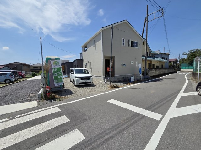 新築　みどり市大間々町大間々第13　1号棟　Cradle Gardenの前面道路含む現地写真|現地写真　北側前面道路幅員約4.7ｍ