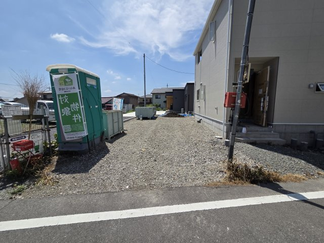 新築　みどり市大間々町大間々第13　1号棟　Cradle Gardenの駐車場|現地写真　駐車は建物東側に縦並列4台可能です！