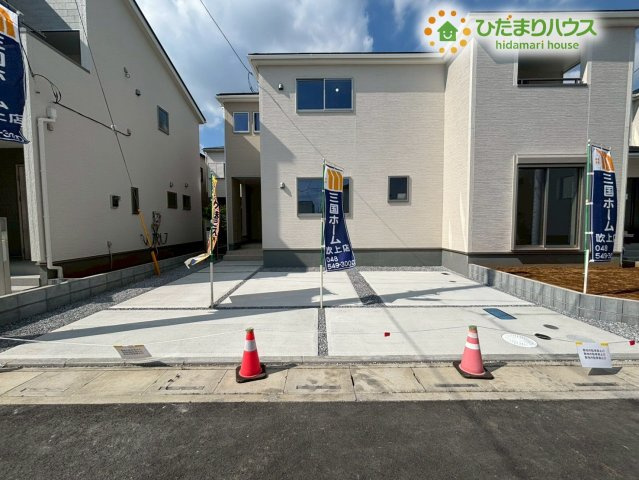 鴻巣市松原3期　新築戸建　リーブル01の駐車場