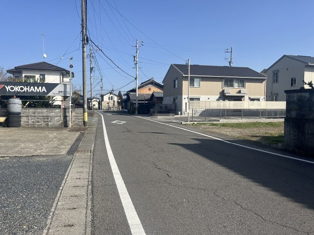 土地　下西郷の前面道路含む現地写真