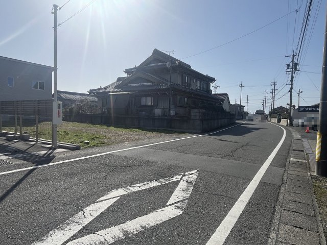 土地　下西郷の前面道路含む現地写真