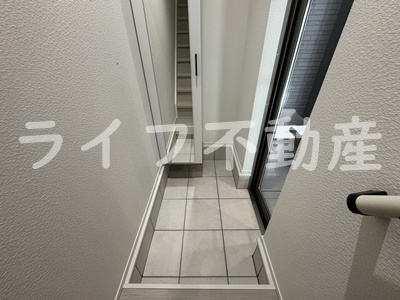 あんしん+VieM善根寺13-1035（ガレージハウス）の玄関