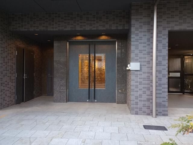 ジーベック東日暮里サウスのエントランス