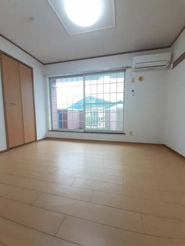 クレストール亀山の居間・リビング|使いやすいリビングです