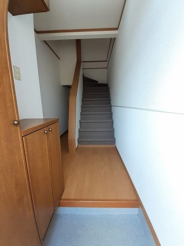 クレストール亀山の玄関|きれいな玄関です