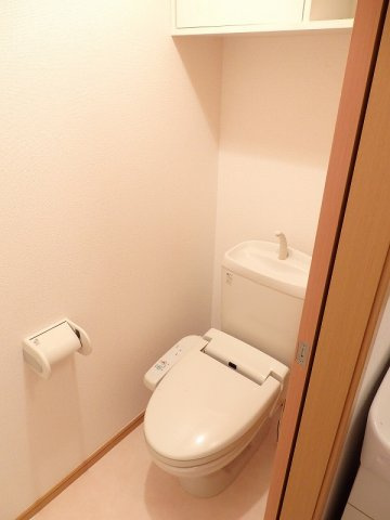 サニーレジデンスのトイレ|コンパクトで使いやすいトイレです