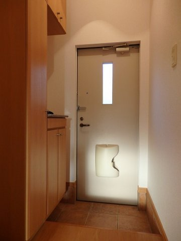 サニーレジデンスの玄関|明るい玄関です