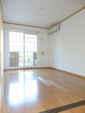 サニーレジデンスの居間・リビング|居間です