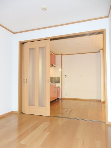 サニーレジデンスの内装|明るい色調の室内です