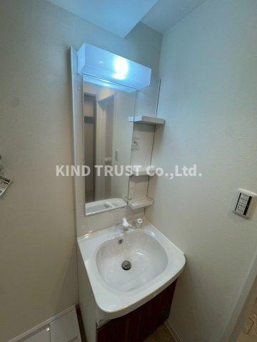 扇町第2マンションの洗面所|明るい洗面所です