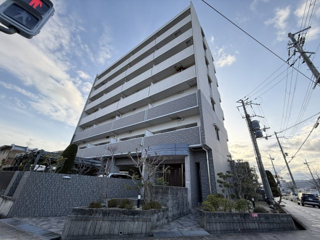 ホワイトハウス箕面の外観