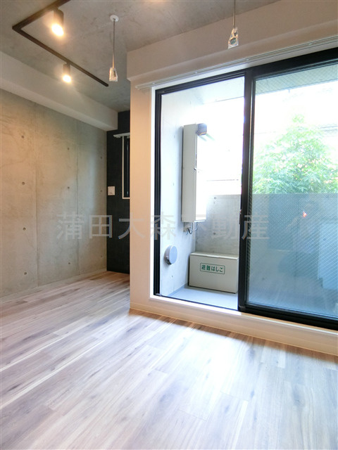 ロータス平和島Eastイーストの居間・リビング|南向きの洋室ちょっとコンパクトな5.3帖