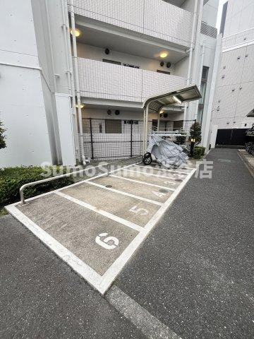 カスタリア用賀の駐車場