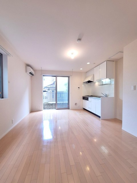 ＳＵＮ　ＣＲＥＳＴ　サンクレストの居間・リビング|★11.2帖のリビングダイニングキッチン★