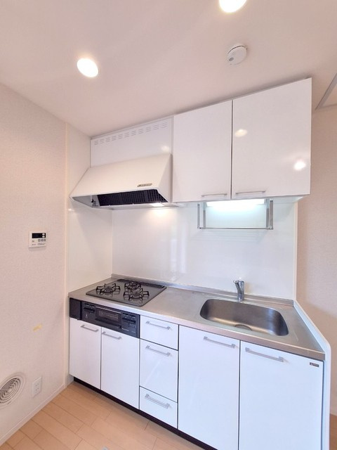 ＳＵＮ　ＣＲＥＳＴ　サンクレストのキッチン|★ガス3口グリル付きのシステムキッチン★