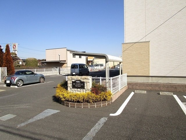 サンエスポアールの駐車場|駐車場に車を止められます