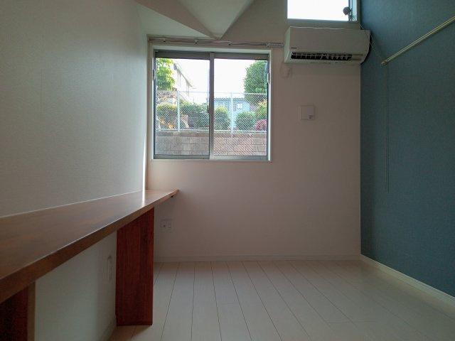 川崎市多摩区栗谷３丁目のアパートの居間・リビング