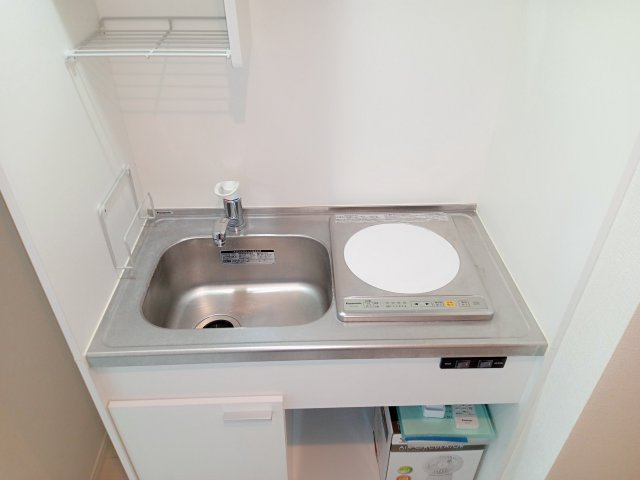川崎市多摩区栗谷３丁目のアパートのキッチン